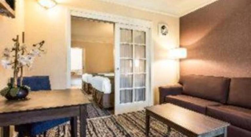 Ramada Suites By Wyndham San Diego Exterior photo