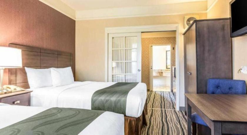 Ramada Suites By Wyndham San Diego Exterior photo