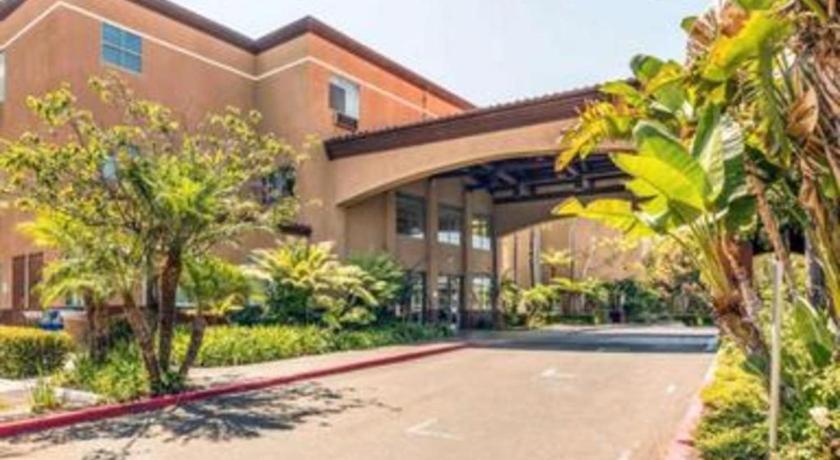 Ramada Suites By Wyndham San Diego Exterior photo